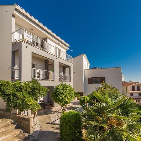 Apartments By The Sea Brist, Makarska - 11078 Esterno foto