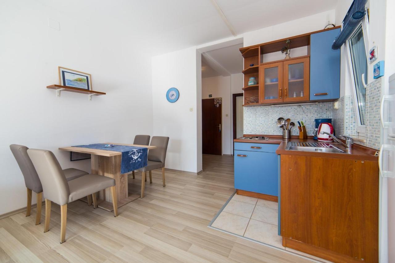 Apartments By The Sea Brist, Makarska - 11078 Esterno foto