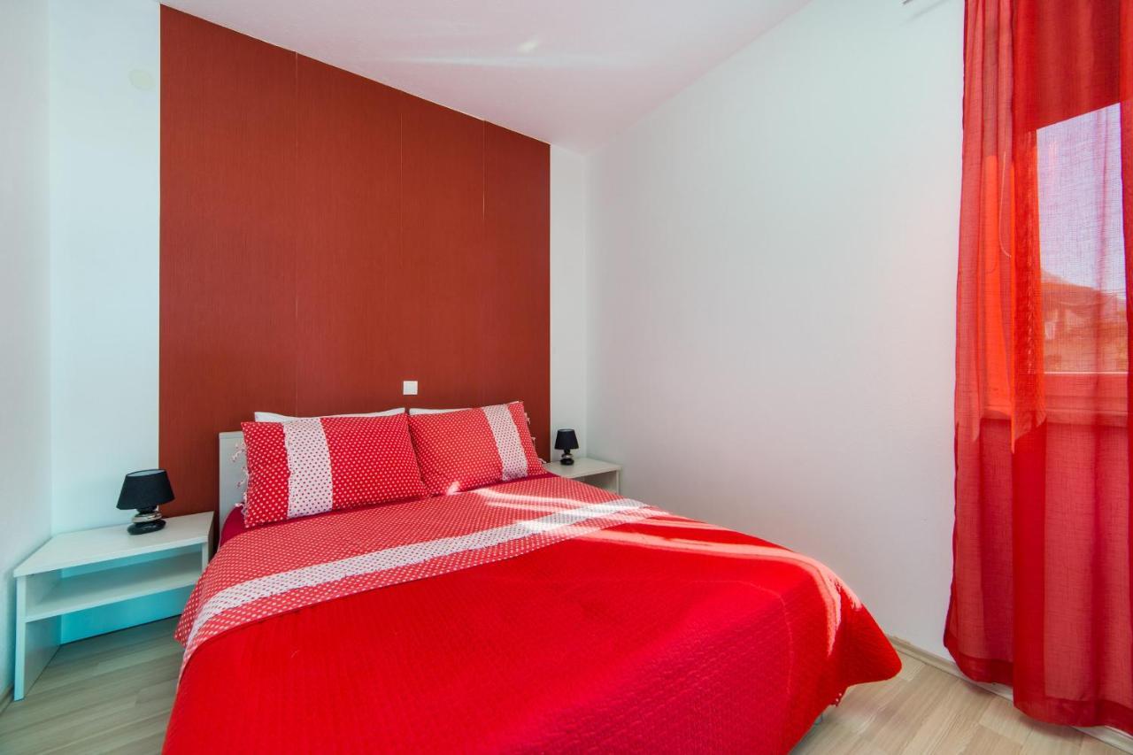 Apartments By The Sea Brist, Makarska - 11078 Esterno foto