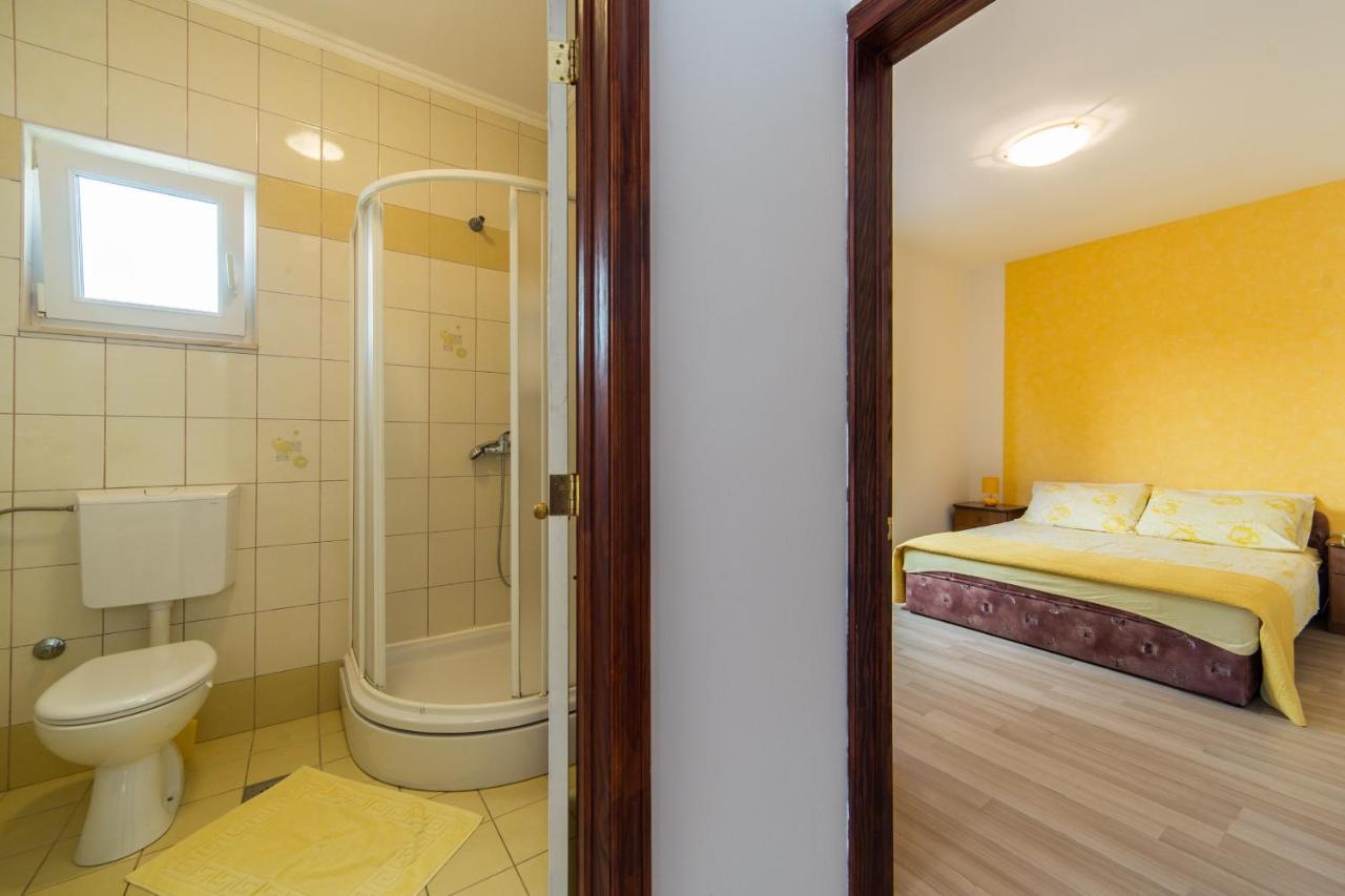 Apartments By The Sea Brist, Makarska - 11078 Esterno foto