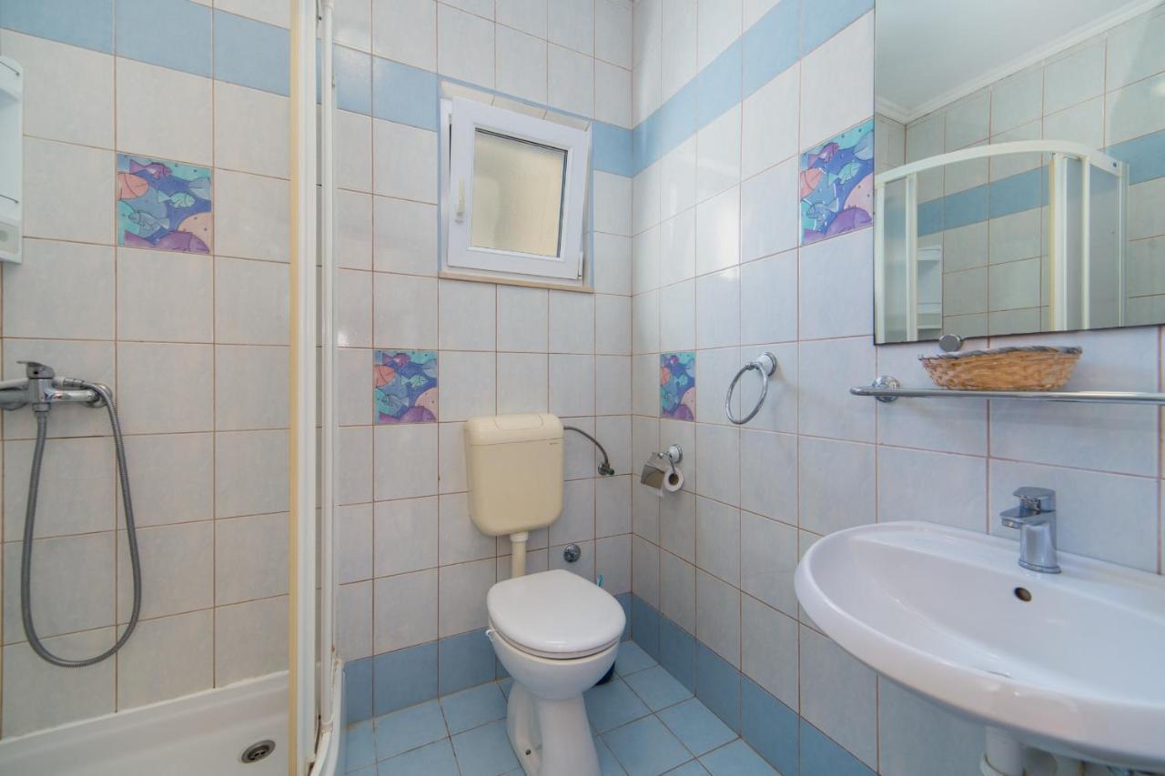 Apartments By The Sea Brist, Makarska - 11078 Esterno foto