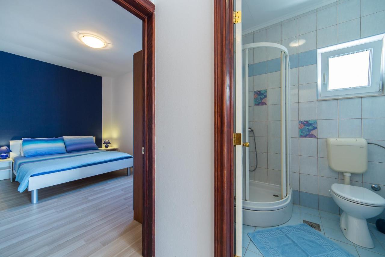 Apartments By The Sea Brist, Makarska - 11078 Esterno foto