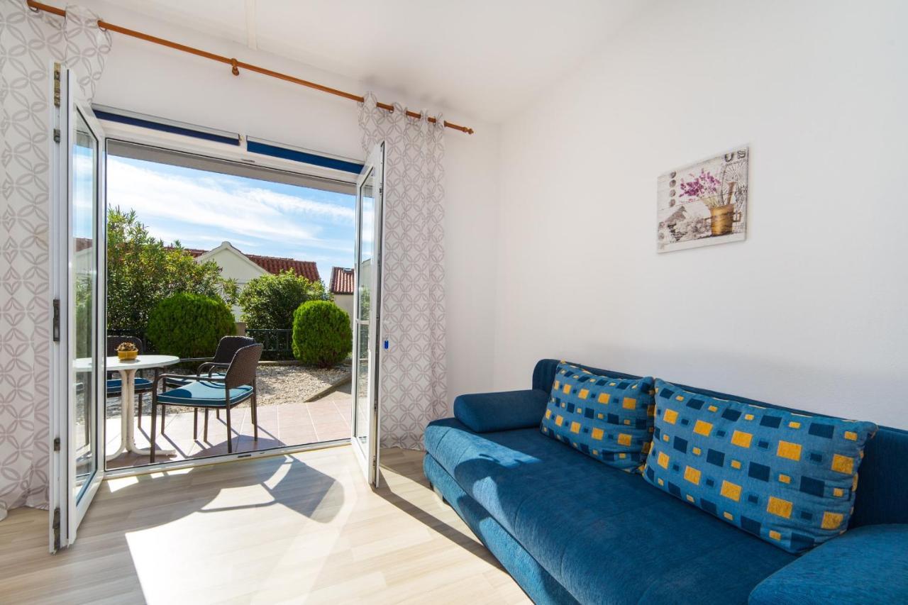Apartments By The Sea Brist, Makarska - 11078 Esterno foto