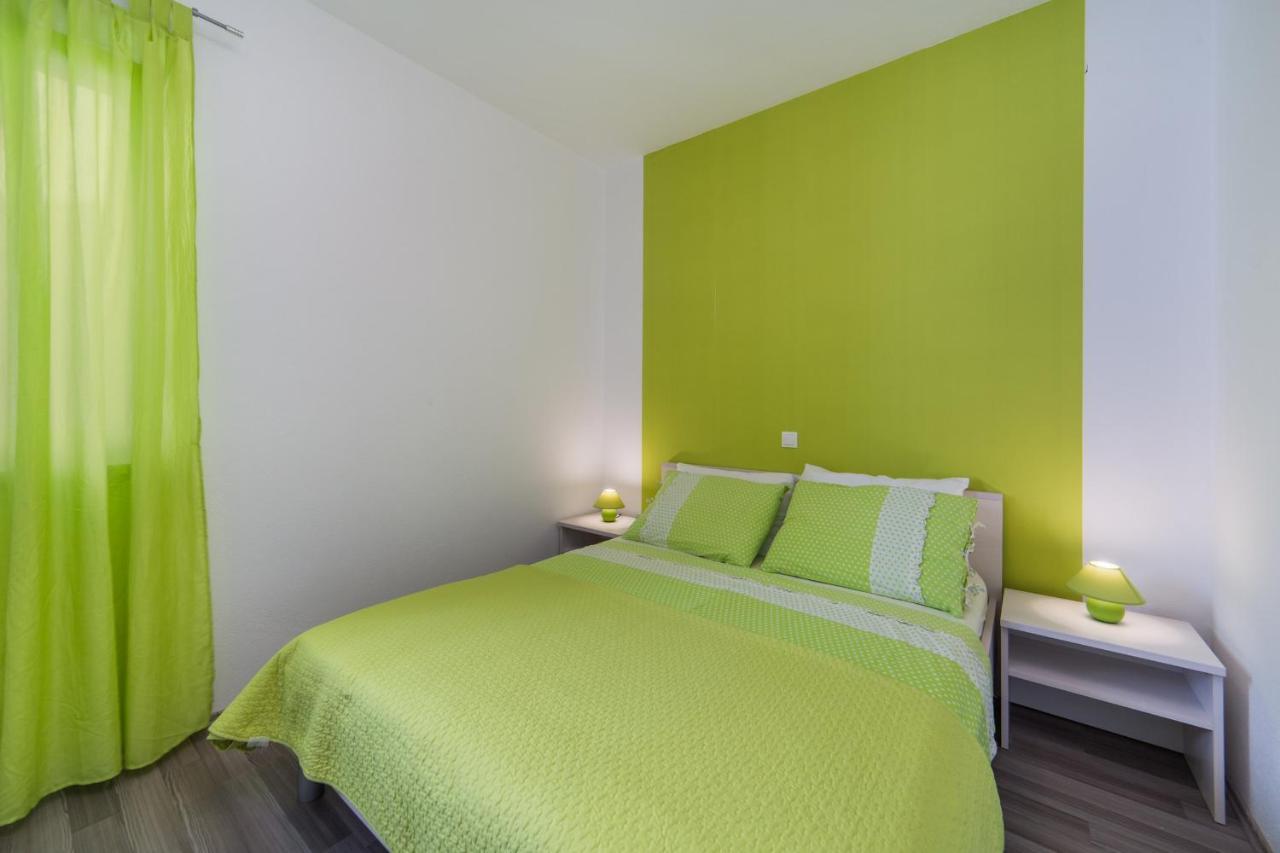 Apartments By The Sea Brist, Makarska - 11078 Esterno foto